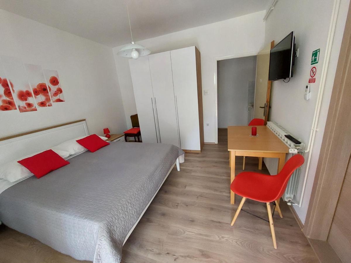 Soba Ana Hotel Cres Bagian luar foto