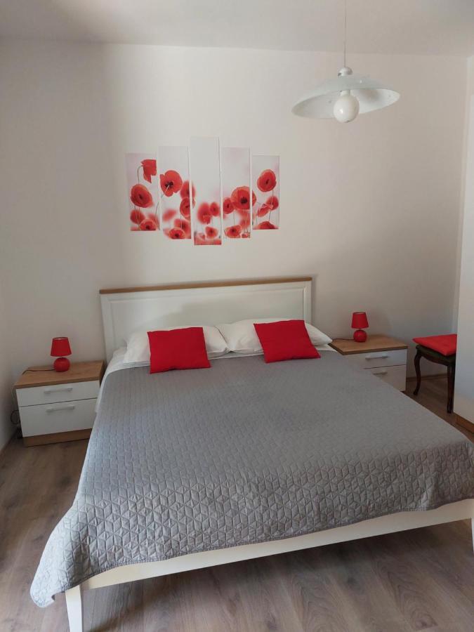 Soba Ana Hotel Cres Bagian luar foto